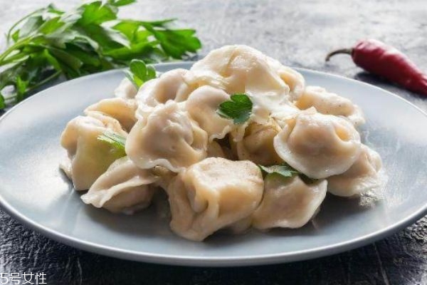 韭菜餃子怎么做才好吃 如何調(diào)韭菜肉的餡好吃 韭菜餃子怎么做才好吃 如何調(diào)韭菜肉的餡好吃