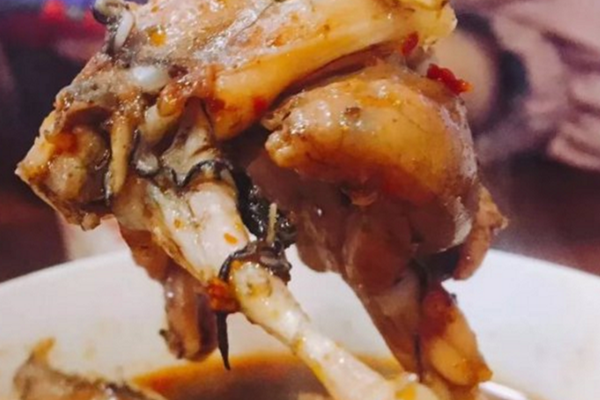 吃燒烤能喝白酒嗎 最好是不要喝白酒 吃燒烤能喝白酒嗎 最好是不要喝白酒