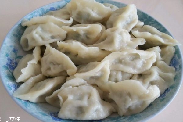 韭菜餃子怎么做才好吃 如何調(diào)韭菜肉的餡好吃 韭菜餃子怎么做才好吃 如何調(diào)韭菜肉的餡好吃