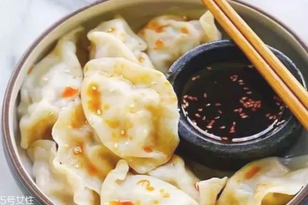 怎樣調(diào)餃子餡好吃 餃子餡的做法大全 怎樣調(diào)餃子餡好吃 餃子餡的做法大全