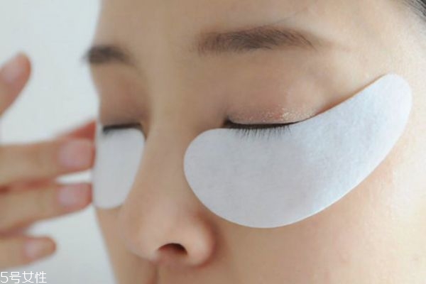 眼貼和面膜能一起用嗎 眼貼和面膜的順序 眼貼和面膜能一起用嗎 眼貼和面膜的順序