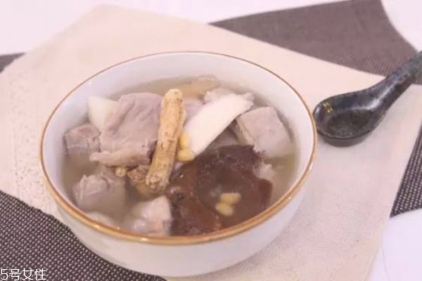 燉羊肉怎么做好吃 清燉羊肉最簡(jiǎn)單的做法 燉羊肉怎么做好吃 清燉羊肉最簡(jiǎn)單的做法