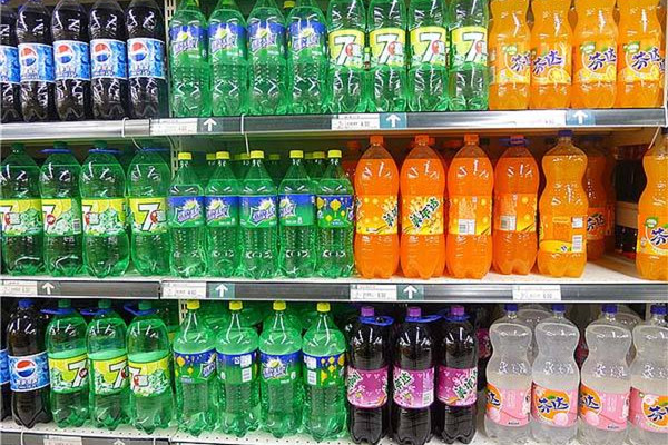 碳酸飲料能和膠囊一起吃嗎 碳酸飲料的危害 碳酸飲料能和膠囊一起吃嗎 碳酸飲料的危害