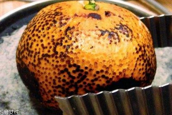烤橘子的皮可以吃嗎 烤橘子吃肉還是皮 烤橘子的皮可以吃嗎 烤橘子吃肉還是皮