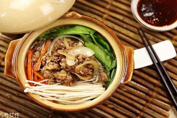 燉羊肉怎么做好吃 清燉羊肉最簡(jiǎn)單的做法 燉羊肉怎么做好吃 清燉羊肉最簡(jiǎn)單的做法