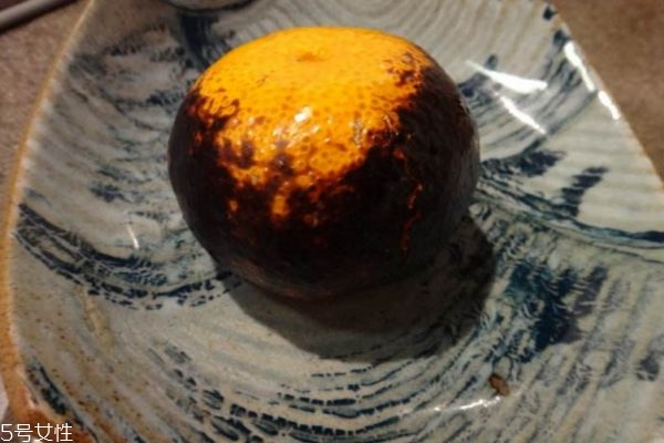 烤橘子一次吃多少好 什么人不適合吃烤橘子 烤橘子一次吃多少好 什么人不適合吃烤橘子