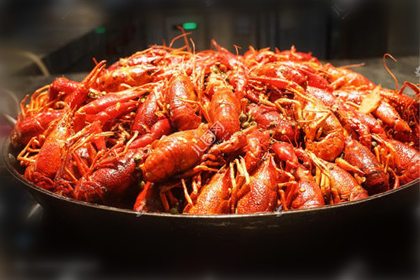 小龍蝦可以和啤酒一起吃嗎 小龍蝦的吃法 小龍蝦可以和啤酒一起吃嗎 小龍蝦的吃法