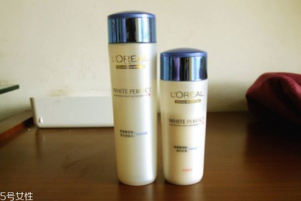 油性皮膚適合哪個牌子的護膚品 適合油性長痘的護膚品 油性皮膚適合哪個牌子的護膚品 適合油性長痘的護膚品