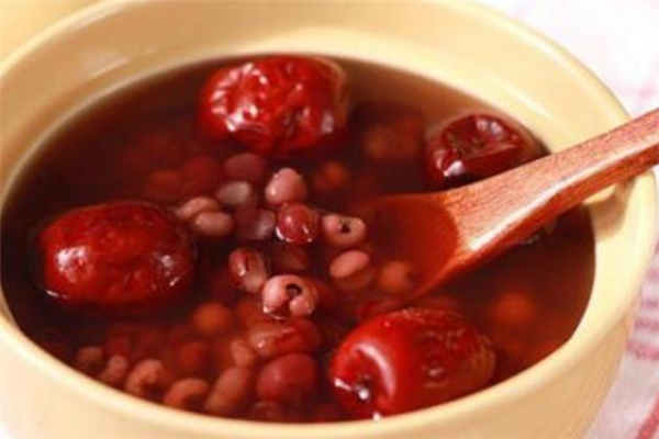 經(jīng)期可以喝紅豆湯嗎 經(jīng)期吃紅豆湯的好處 經(jīng)期可以喝紅豆湯嗎 經(jīng)期吃紅豆湯的好處