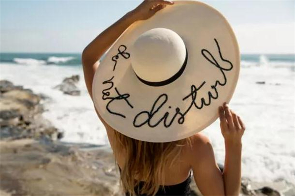 2019年草帽流行什么款式 度假就選它