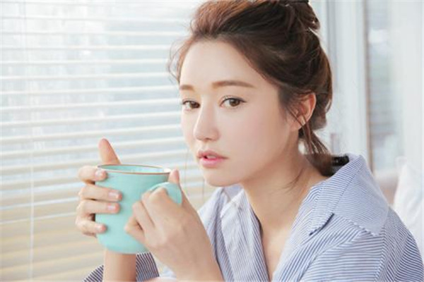 素顏霜是美白霜嗎 素顏霜的作用