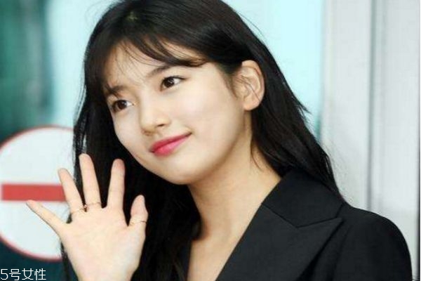 多少歲會有頸紋 頸紋產生時間因人而異 多少歲會有頸紋 頸紋產生時間因人而異