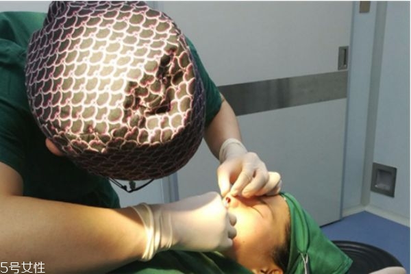 鼻子修復(fù)是怎么做的 隆鼻修復(fù)要換假體嗎 鼻子修復(fù)是怎么做的 隆鼻修復(fù)要換假體嗎