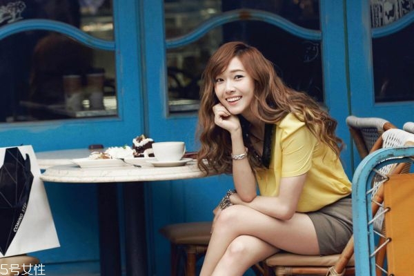 做假體墊下巴會(huì)有后遺癥嗎 墊下巴歪了下嘴唇也歪 做假體墊下巴會(huì)有后遺癥嗎 墊下巴歪了下嘴唇也歪