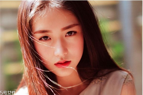 墊下巴安全嗎 墊下巴年紀(jì)大后的危害 墊下巴安全嗎 墊下巴年紀(jì)大后的危害