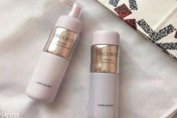 油痘肌適合什么水乳 適合痘肌的水乳 油痘肌適合什么水乳 適合痘肌的水乳