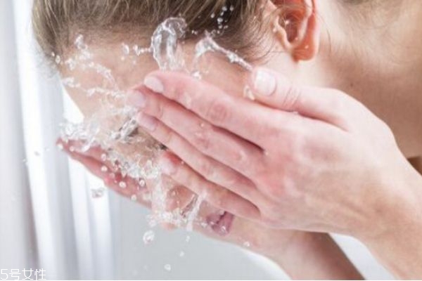 皮膚過敏色素沉著怎么辦 皮膚過敏緩解妙招 皮膚過敏色素沉著怎么辦 皮膚過敏緩解妙招