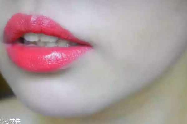 香奈兒136號口紅是什么顏色 香奈兒136口紅試色 香奈兒136號口紅是什么顏色 香奈兒136口紅試色