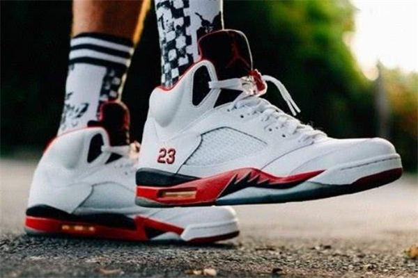 識貨95分瑕疵鞋可信嗎 識貨95分在哪找 識貨95分瑕疵鞋可信嗎 識貨95分在哪找