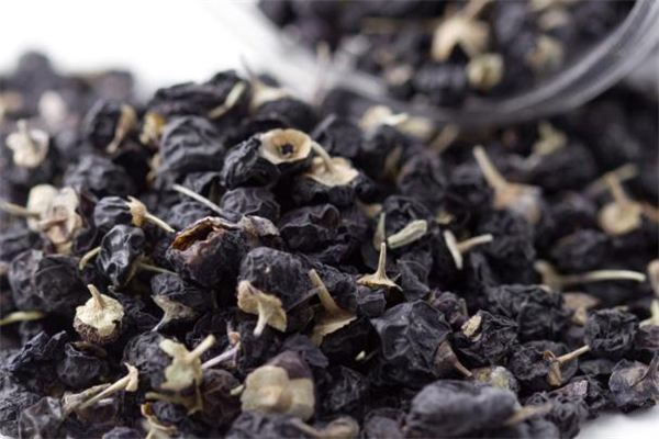 黑枸杞用多少度水泡最好 黑枸杞泡水溫度 黑枸杞用多少度水泡最好 黑枸杞泡水溫度