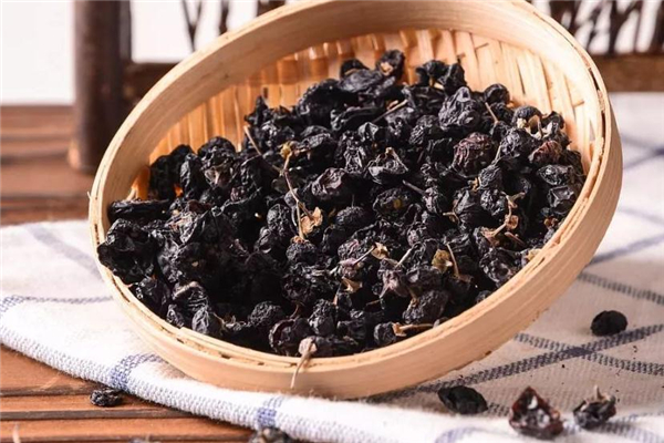 黑枸杞泡水放多少粒 不要放太多 黑枸杞泡水放多少粒 不要放太多