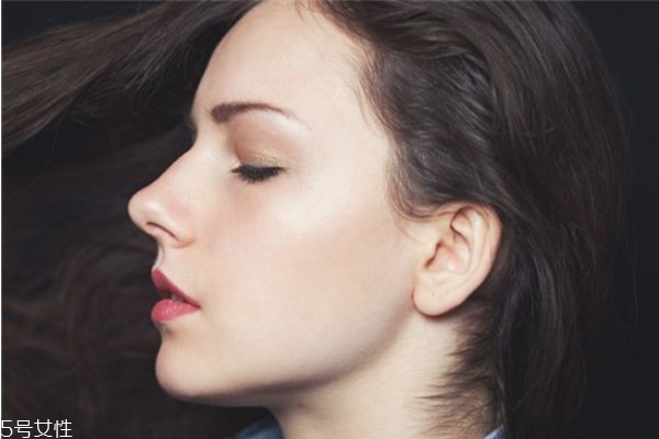 假體鼻子做完可以捏嗎 隆鼻多長(zhǎng)時(shí)間可以正常捏鼻子 假體鼻子做完可以捏嗎 隆鼻多長(zhǎng)時(shí)間可以正常捏鼻子