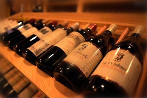 紅酒可以洗臉嗎 紅酒洗臉好嗎 紅酒可以洗臉嗎 紅酒洗臉好嗎