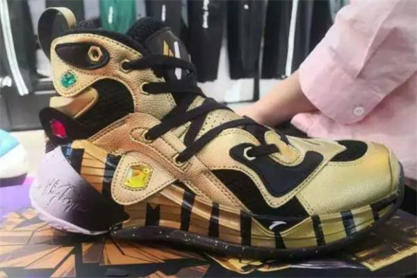 安踏kt4無限手套多少錢 kt4滅霸金無限手套配色 安踏kt4無限手套多少錢 kt4滅霸金無限手套配色