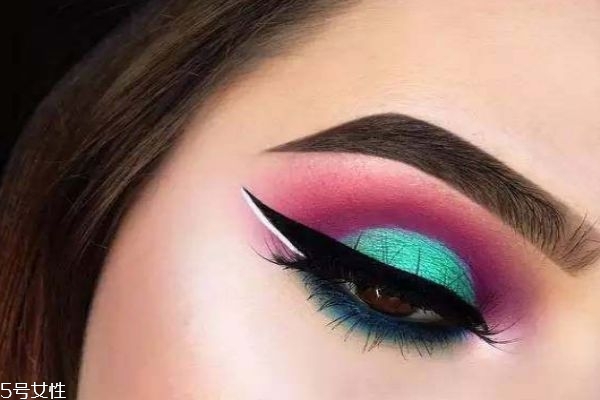 素顏直接涂眼影可以嗎 眼影直接涂皮膚好嗎 素顏直接涂眼影可以嗎 眼影直接涂皮膚好嗎