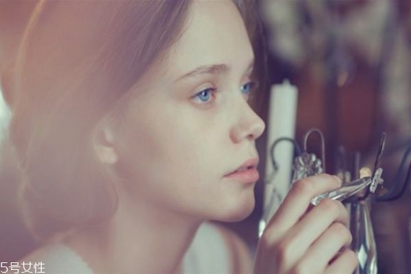 假體鼻子做完可以捏嗎 隆鼻多長時(shí)間可以正常捏鼻子 假體鼻子做完可以捏嗎 隆鼻多長時(shí)間可以正常捏鼻子