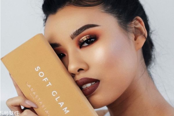 細(xì)閃眼影盤有哪些 好看的細(xì)閃眼影 細(xì)閃眼影盤有哪些 好看的細(xì)閃眼影