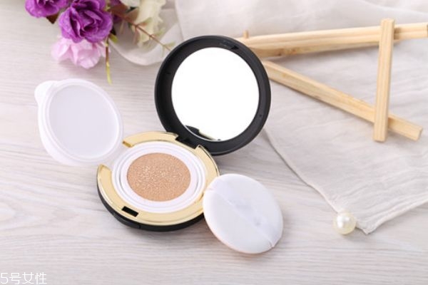 氣墊前面涂什么 氣墊的正確使用順序 氣墊前面涂什么 氣墊的正確使用順序