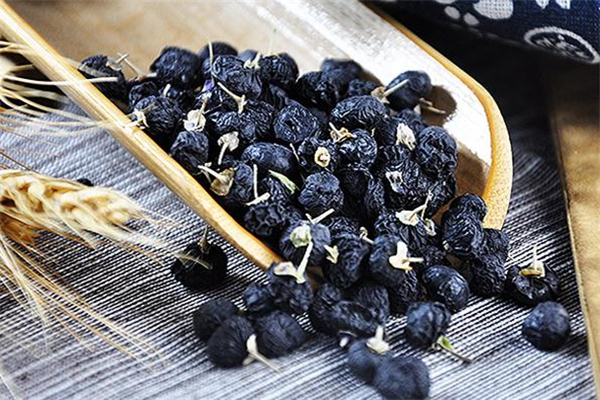 吃黑枸杞皮膚會變黑嗎 完全不用擔(dān)心 吃黑枸杞皮膚會變黑嗎 完全不用擔(dān)心