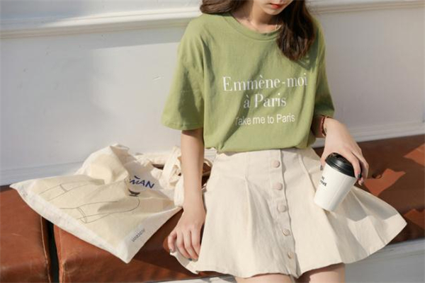 牛油果綠色短袖怎么搭配 牛油果t恤搭配指南 牛油果綠色短袖怎么搭配 牛油果t恤搭配指南