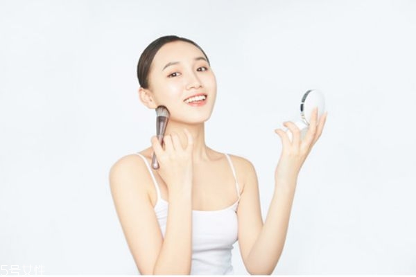 氣墊前面涂什么 氣墊的正確使用順序 氣墊前面涂什么 氣墊的正確使用順序