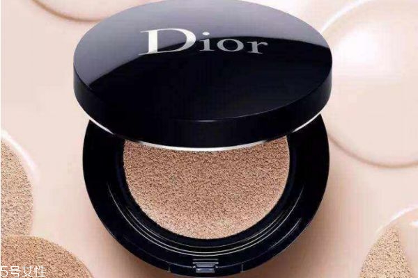 怎樣讓氣墊不脫妝 教你不脫妝的上妝技巧 怎樣讓氣墊不脫妝 教你不脫妝的上妝技巧