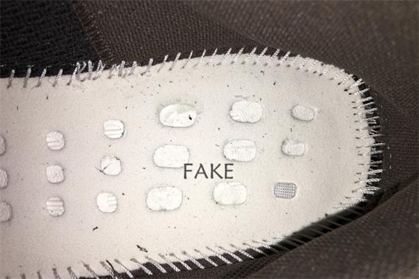 yeezy 700晶洞真假對(duì)比 椰子700晶洞寶藏真假鑒定 yeezy 700晶洞真假對(duì)比 椰子700晶洞寶藏真假鑒定