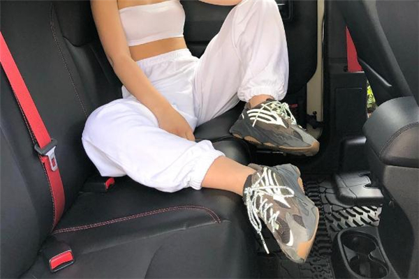 yeezy 700晶洞真假對(duì)比 椰子700晶洞寶藏真假鑒定 yeezy 700晶洞真假對(duì)比 椰子700晶洞寶藏真假鑒定