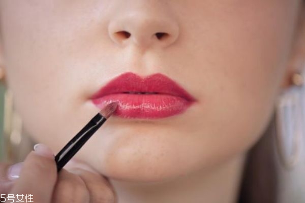 素顏可以涂口紅嗎 最適合素顏涂的口紅 素顏可以涂口紅嗎 最適合素顏涂的口紅
