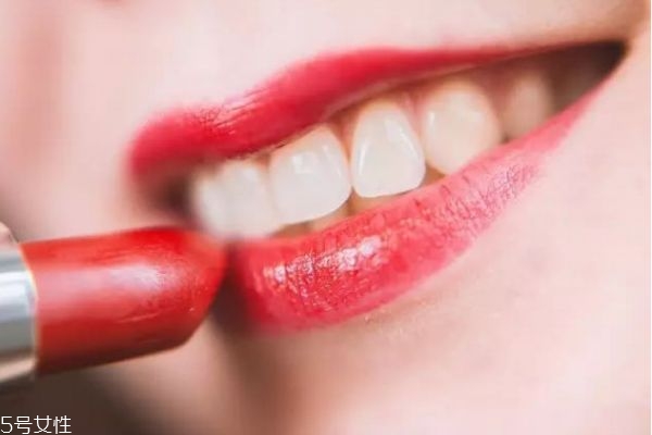 50歲女士涂哪種口紅最好看 適合50歲女人用的口紅 50歲女士涂哪種口紅最好看 適合50歲女人用的口紅