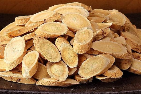 夏天喝黃芪上火嗎 黃芪和什么搭配不上火 夏天喝黃芪上火嗎 黃芪和什么搭配不上火