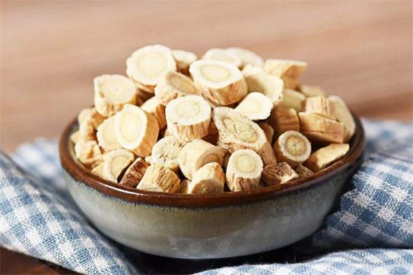 夏天喝黃芪上火嗎 黃芪和什么搭配不上火 夏天喝黃芪上火嗎 黃芪和什么搭配不上火