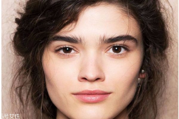 做完激光洗眉多久可以畫眉 激光洗眉不能為畫眉剝脫結(jié)痂 做完激光洗眉多久可以畫眉 激光洗眉不能為畫眉剝脫結(jié)痂