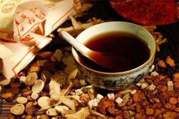 喝完中藥可以喝雪碧嗎 喝雪碧過多久能喝中藥 喝完中藥可以喝雪碧嗎 喝雪碧過多久能喝中藥