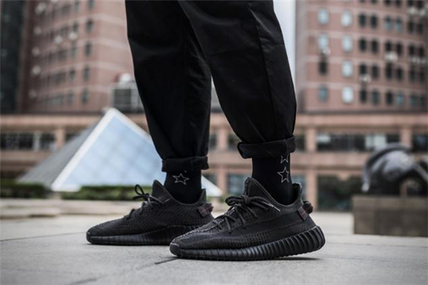 yeezy 350黑天使開箱測評 椰子350黑天使值得入手嗎 yeezy 350黑天使開箱測評 椰子350黑天使值得入手嗎
