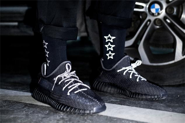 yeezy 350黑天使開箱測評 椰子350黑天使值得入手嗎 yeezy 350黑天使開箱測評 椰子350黑天使值得入手嗎