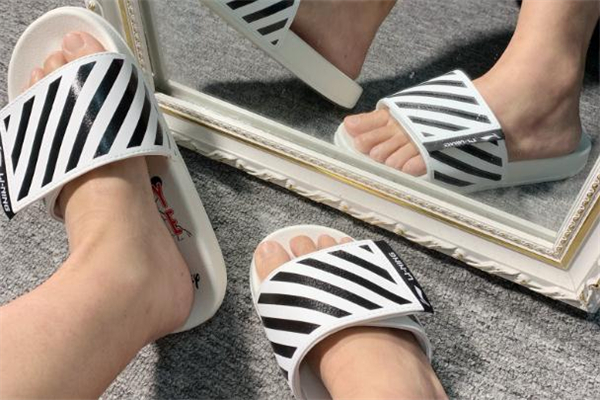 李寧迪士尼聯(lián)名拖鞋多少錢 李寧迪士尼拖鞋在哪買 李寧迪士尼聯(lián)名拖鞋多少錢 李寧迪士尼拖鞋在哪買