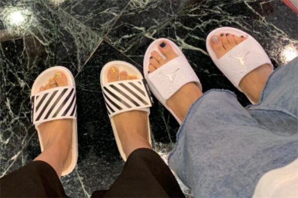 李寧迪士尼聯(lián)名拖鞋開箱測評 李寧迪士尼拖鞋值得入手嗎 李寧迪士尼聯(lián)名拖鞋開箱測評 李寧迪士尼拖鞋值得入手嗎