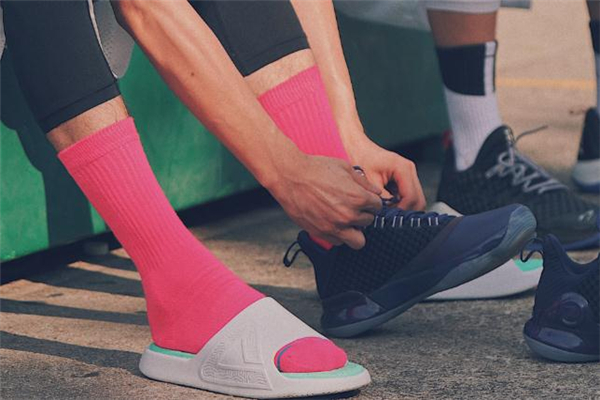 匹克態(tài)極拖鞋多少錢 匹克態(tài)極拖鞋發(fā)售時間 匹克態(tài)極拖鞋多少錢 匹克態(tài)極拖鞋發(fā)售時間