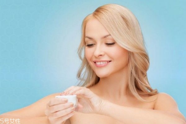 乳和霜要一起用嗎 可以疊加使用 乳和霜要一起用嗎 可以疊加使用